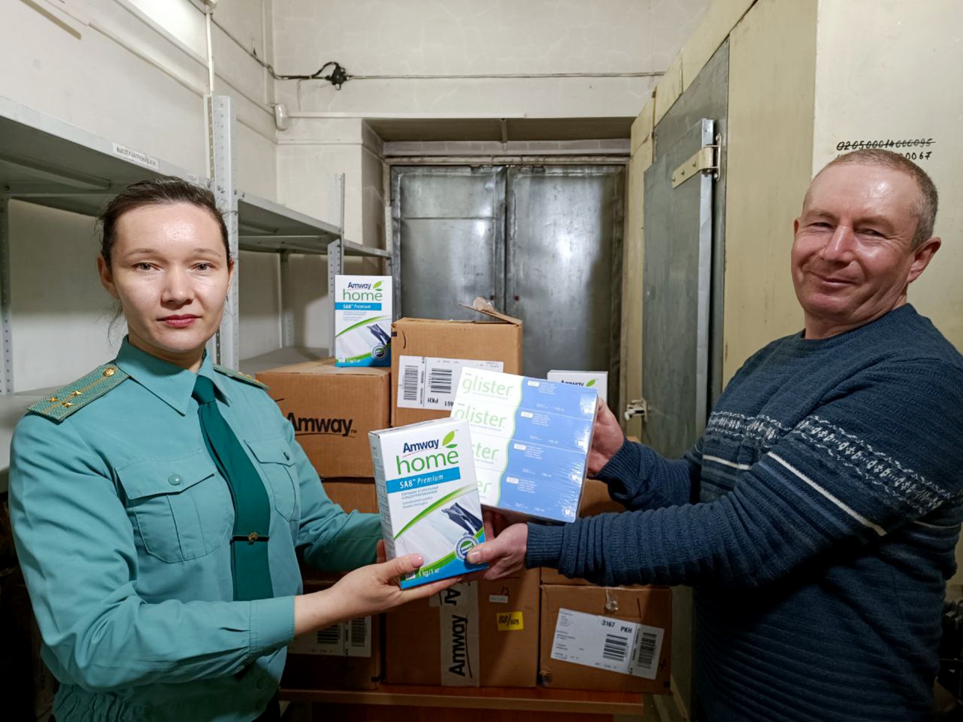 Фото Зубная паста и порошок: Таможня передала конфискованный товар соцучреждениям в Бурятии