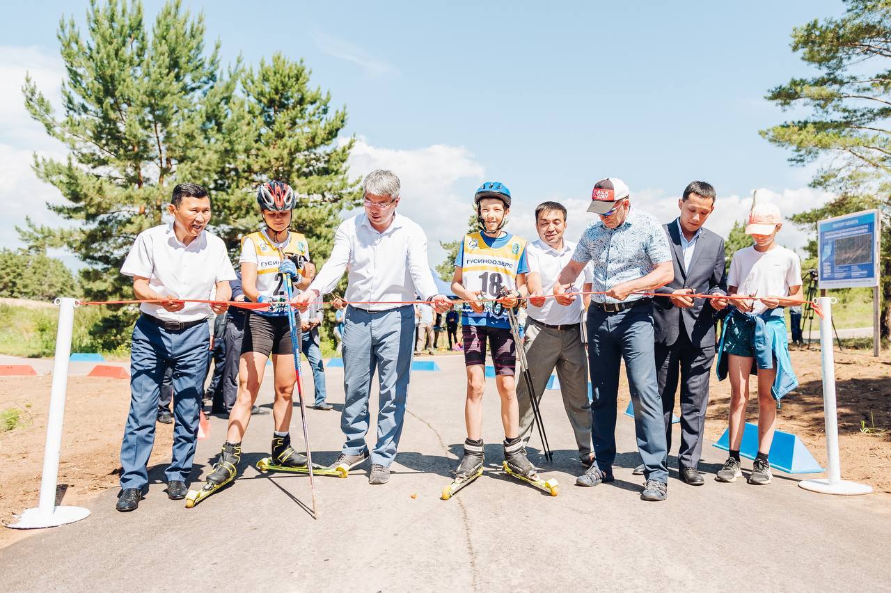 Фото Глава Бурятии открыл новый участок лыжероллерной трассы в Гусиноозерске 