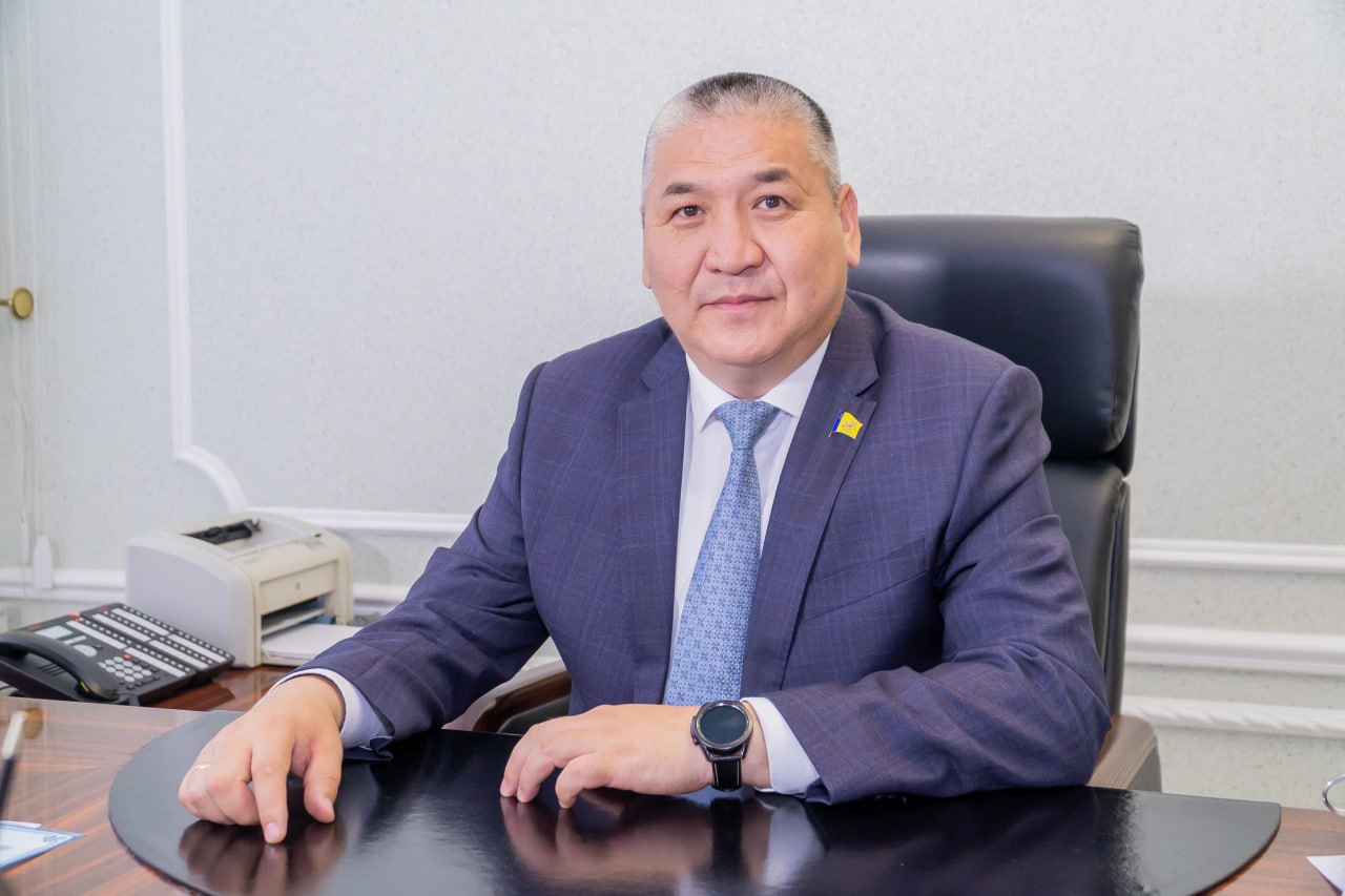 Фото Председатель горсовета Улан-Удэ поздравил жителей с Днём города