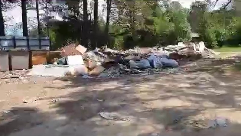 Фото В Бурятии на берегу Байкала появилась очередная свалка мусора