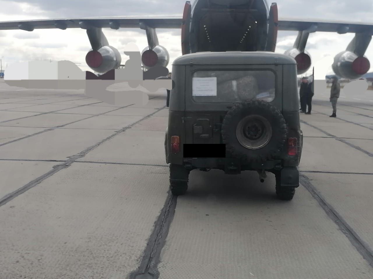 Фото Из Бурятии на СВО самолетом отправили два «УАЗа»