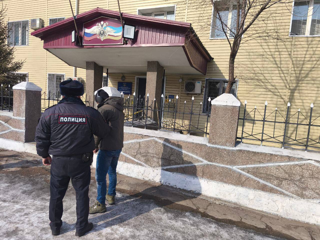 Фото Разгуливающий с ножом по Улан-Удэ неадекватный мужчина оказался дворником-наркоманом