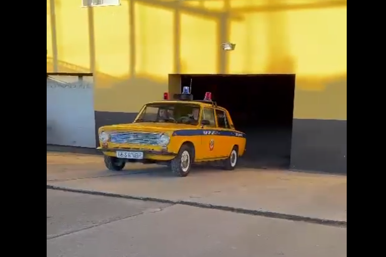 Фото Колонна автомобилей спецслужб СССР приближается к Улан-Удэ
