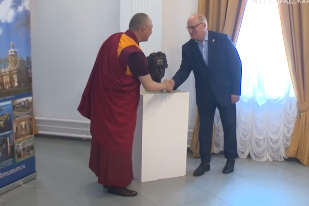 Фото В Санкт-Петербург прибыла буддистская делегация из Бурятии