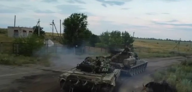 Фото Военнослужащие Бурятии угнали танк ВСУ прямо с поля боя