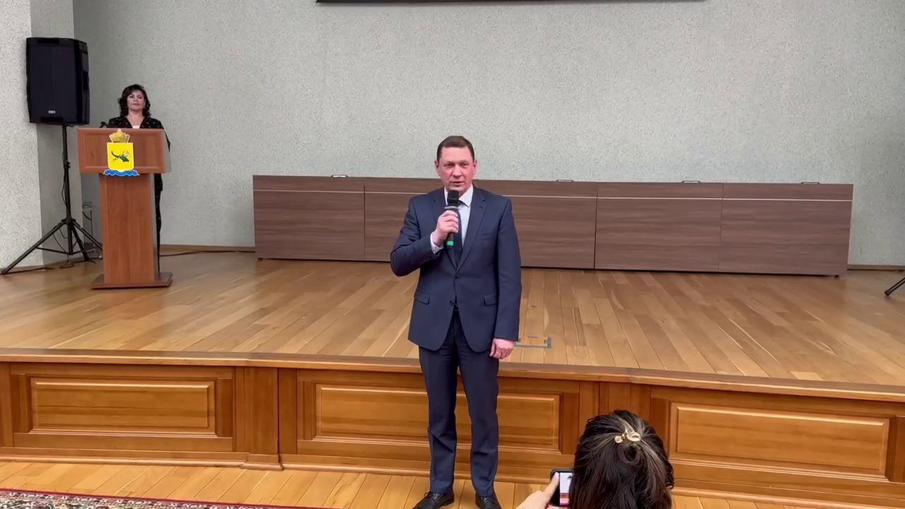 Фото Мэр Улан-Удэ поздравил энергетиков с наступающим профессиональным праздником