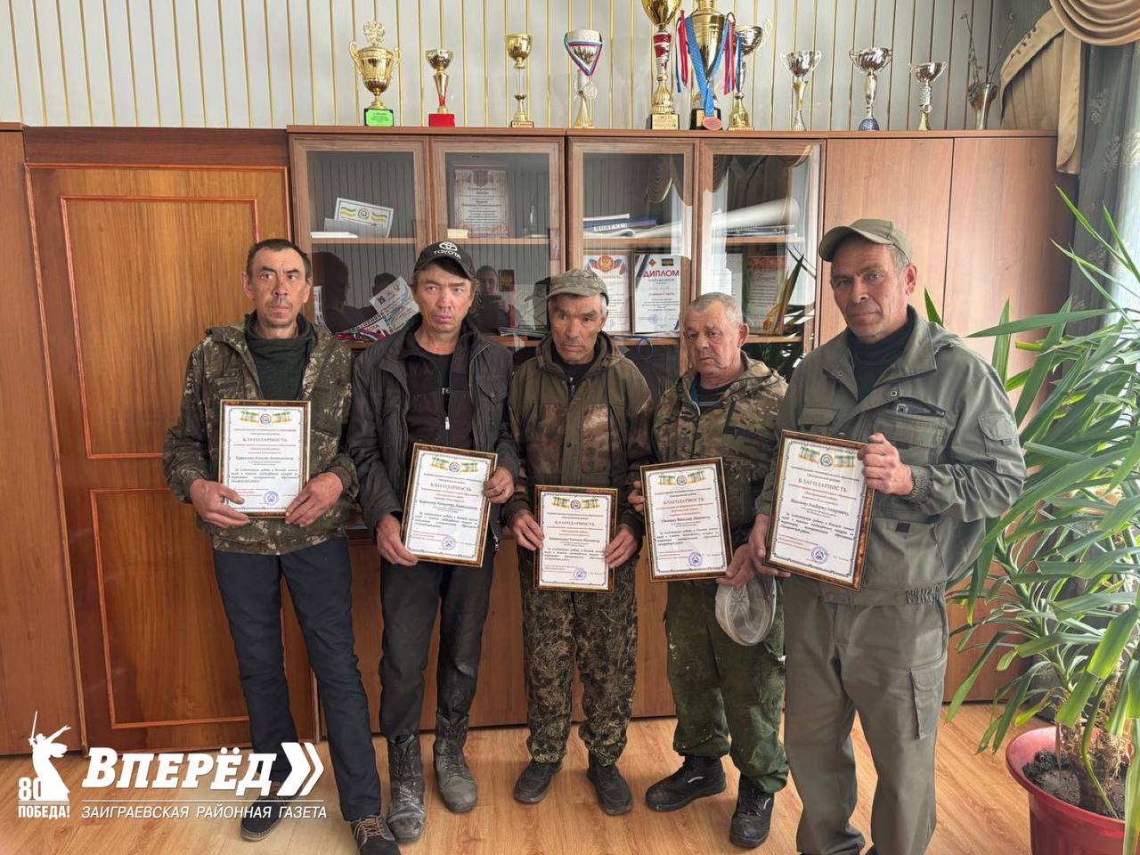Фото В Заиграевском районе Бурятии награждена оперативно-маневренная группа 