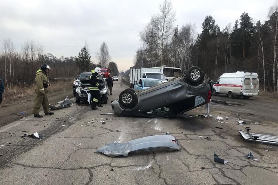 Фото ДТП в Иркутской области: 3 апреля под Ангарском столкнулось четыре автомобиля