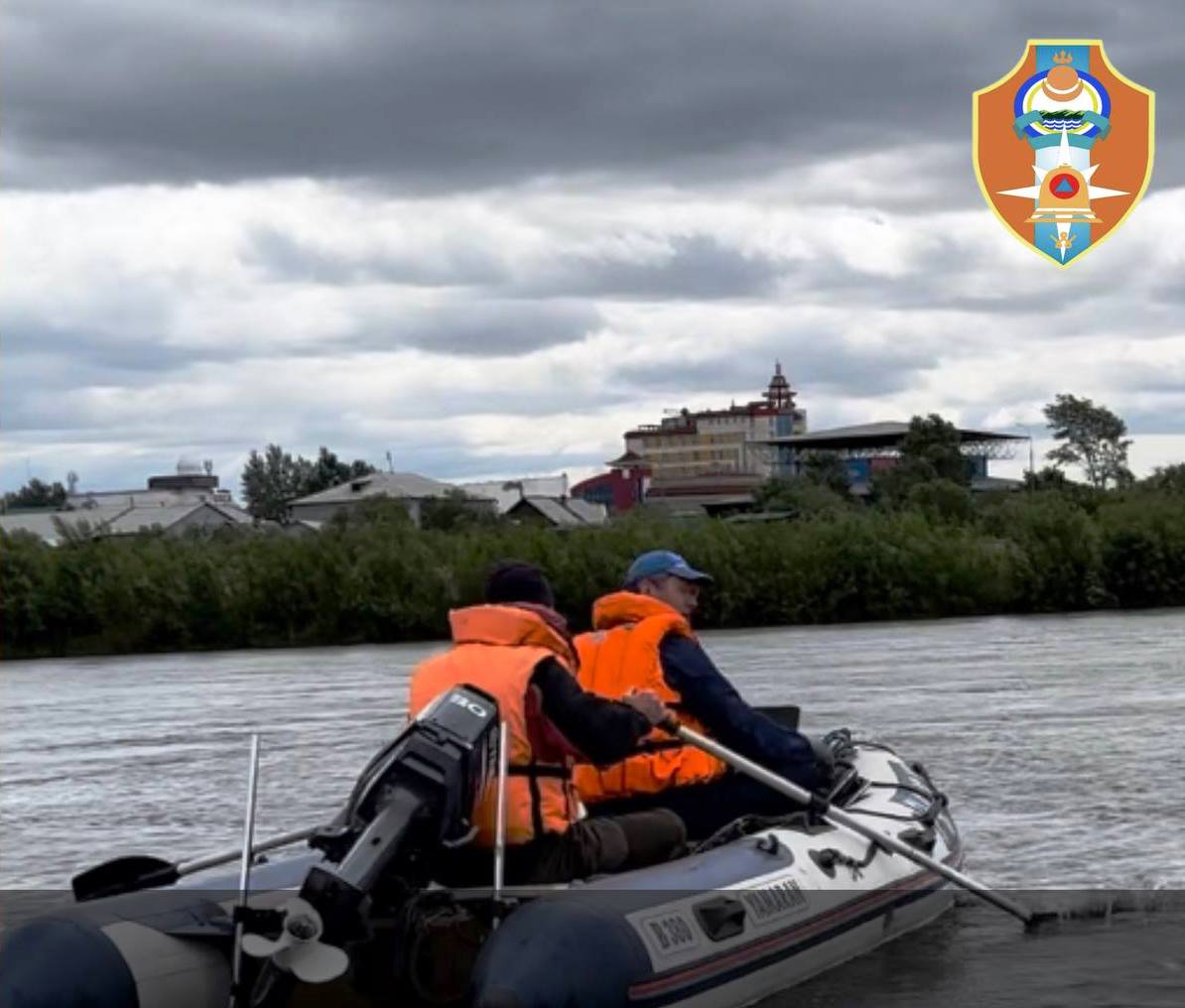 Фото В Бурятии двое мужчин утонули при переезде реки Джида на тракторе