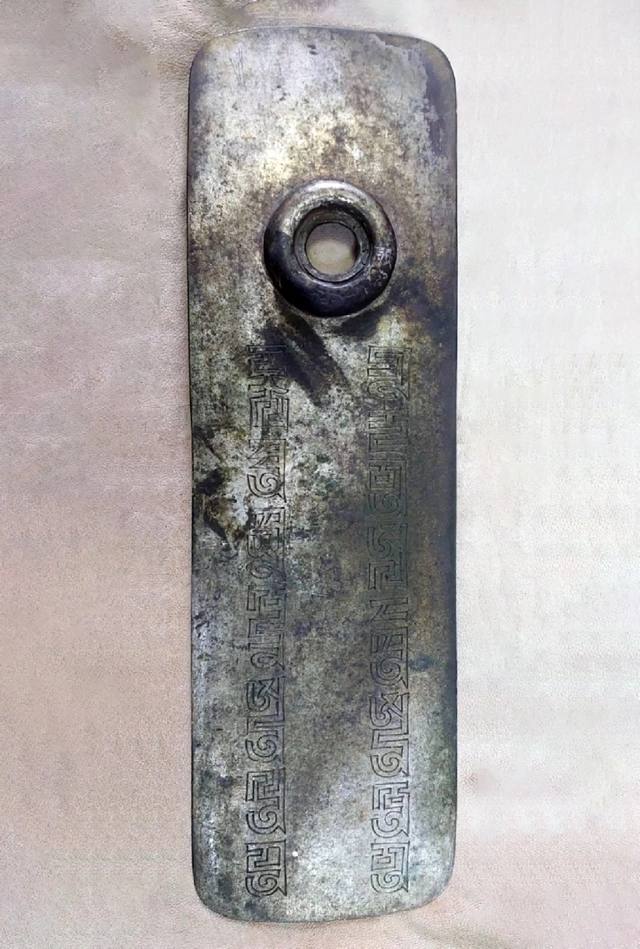 Фото В Монголии впервые найдено серебряное Гэрэгэ