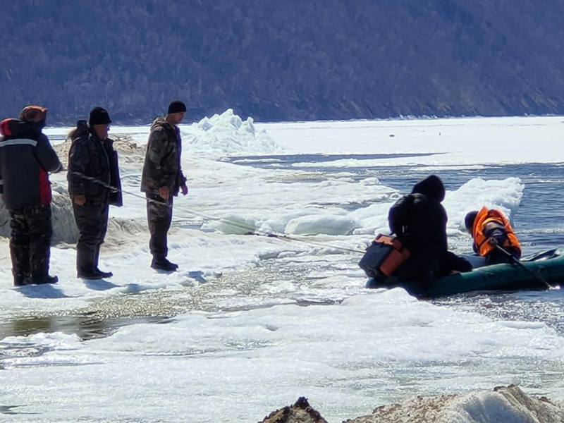 Фото Семеро рыбаков из Бурятии едва не погибли на Байкале