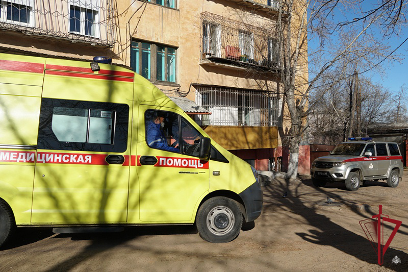 Фото Буйный житель Улан-Удэ напал на бригаду скорой помощи