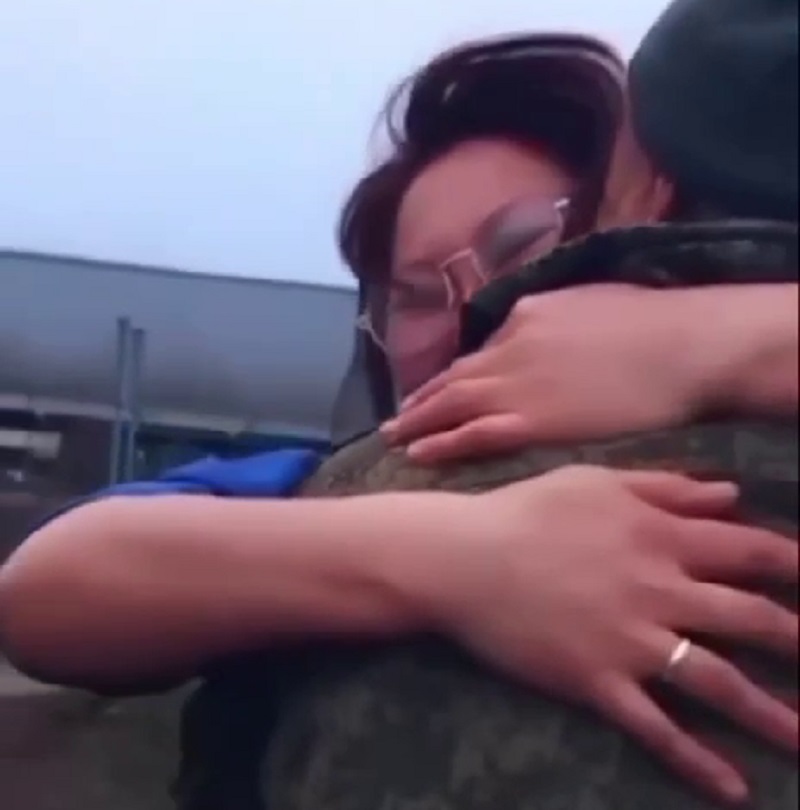 Фото В Крыму волонтер из Бурятии встретилась с мужем-участником СВО за два дня до отъезда 