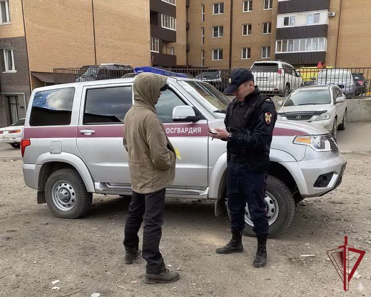 Фото В Улан-Удэ грабители с самодельным ножом напали на жертву в подъезде