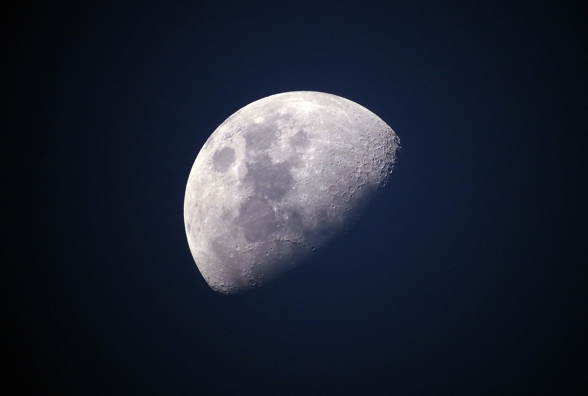 Фото Японский миллиардер оплатит 8 счастливчикам билет к Луне