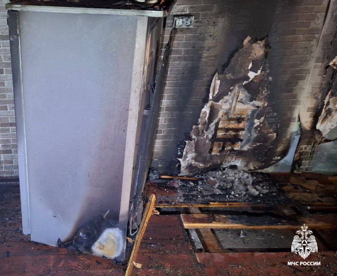 Фото В Улан-Удэ загорелся холодильник в комнате