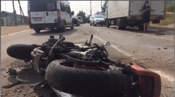 Фото В Улан-Удэ мотоциклист погиб после столкновения с грузовиком