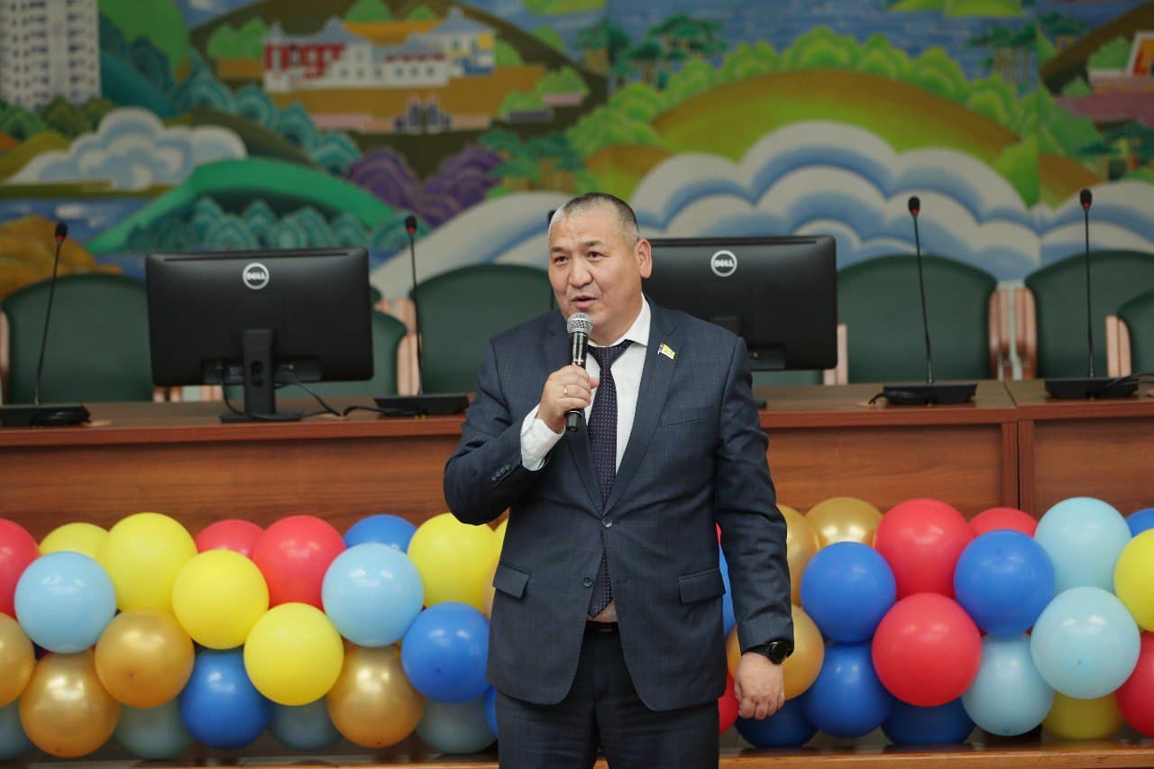 Фото Председатель Горсовета Улан-Удэ поздравил жителей с юбилеем