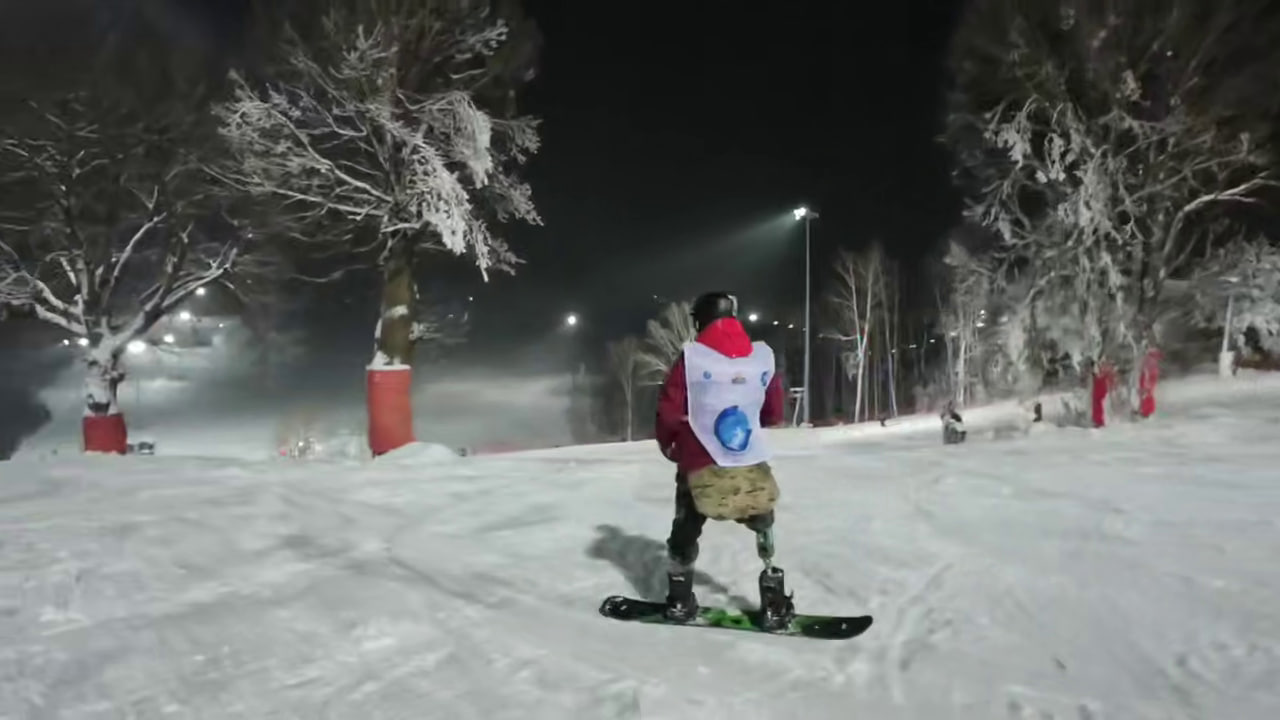 Фото С протезом на сноуборде: ветеран СВО из Бурятии восхитил окружающих