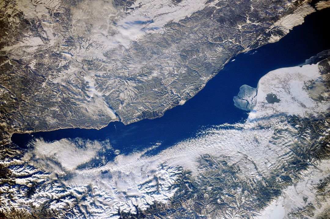 Фото Роскосмос показал зимний Байкал с орбиты Земли (ФОТО)