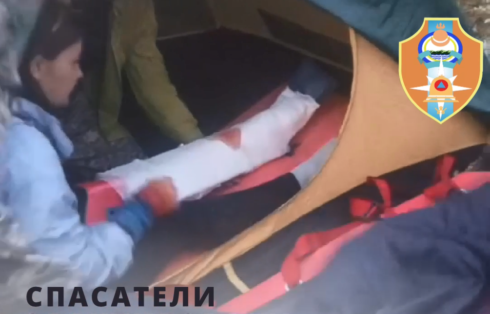 Фото Спасатели эвакуировали из Бурятии травмированную туристку в Иркутскую область