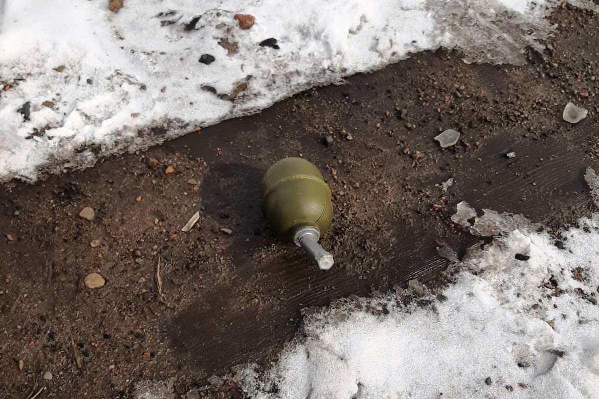 Фото В Южлаге в Улан-Удэ прохожий нашел гранату 