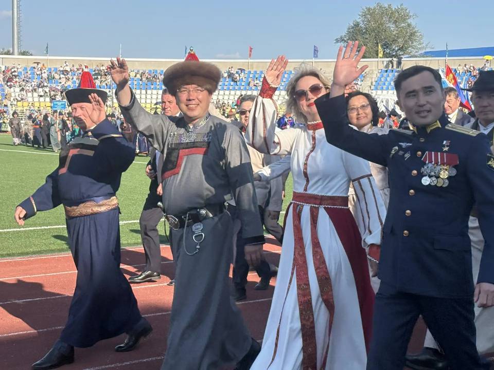 Фото Председатель Народного Хурала приветствовал участников «Алтарганы» на бурятском языке
