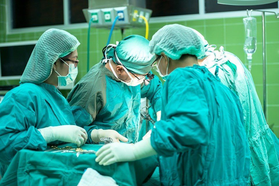 Фото В Улан-Удэ хирурги пришили пациенту оторванное ухо