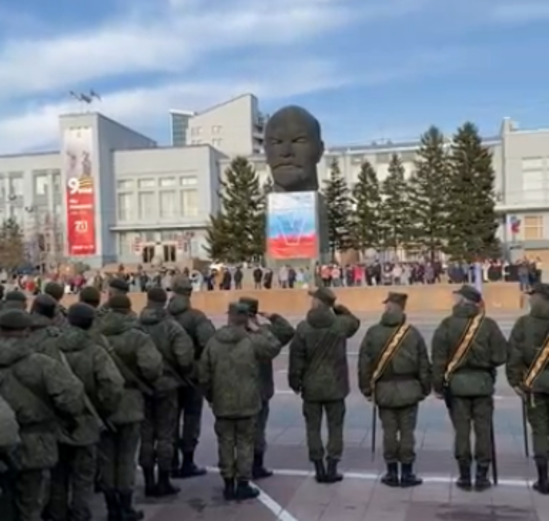 Фото В Улан-Удэ на площади Советов идет репетиция парада войск (ВИДЕО)