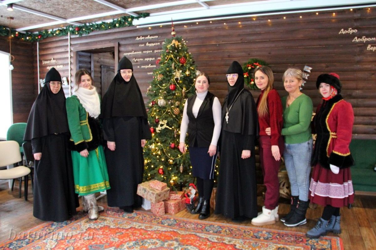 Фото В Бурятии центр «Добродом» посетили сестры Сретенского монастыря
