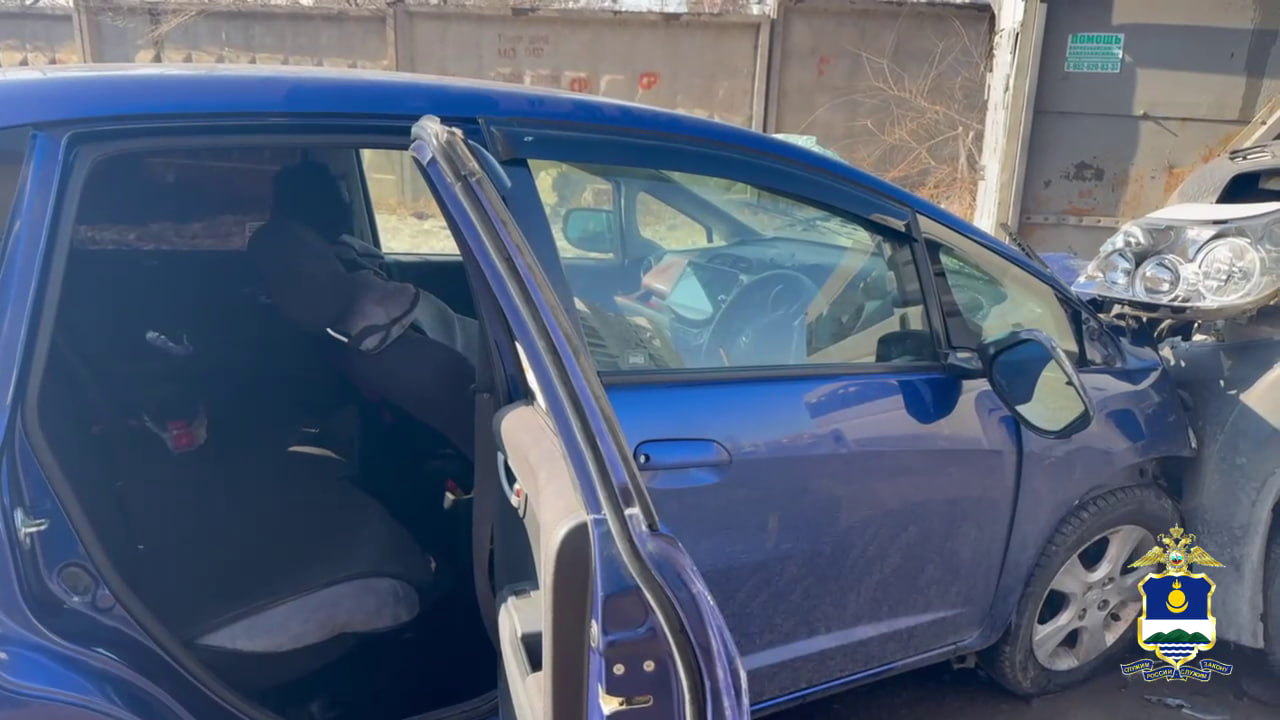 Фото В Улан-Удэ пьяный водитель едва не угробил в ДТП своих детей