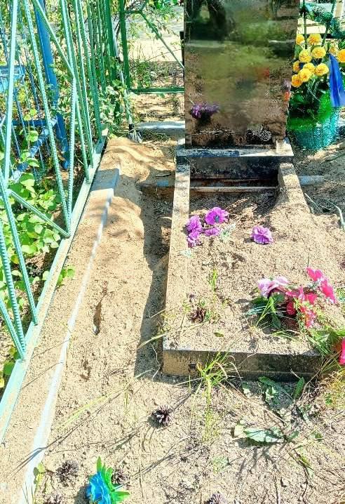 Фото Неизвестные занимаются вандализмом на кладбище в Бурятии