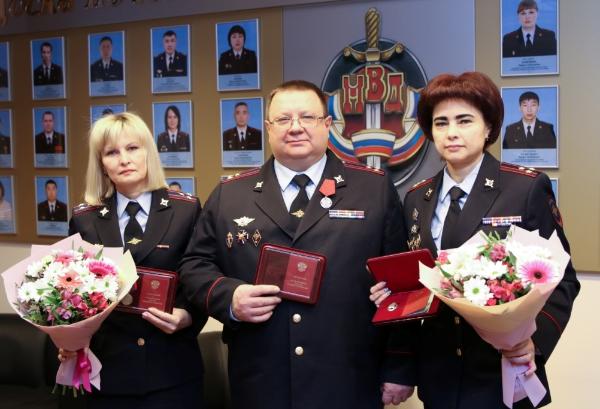 Фото Госнаградами в Бурятии наградили руководителей подразделений МВД