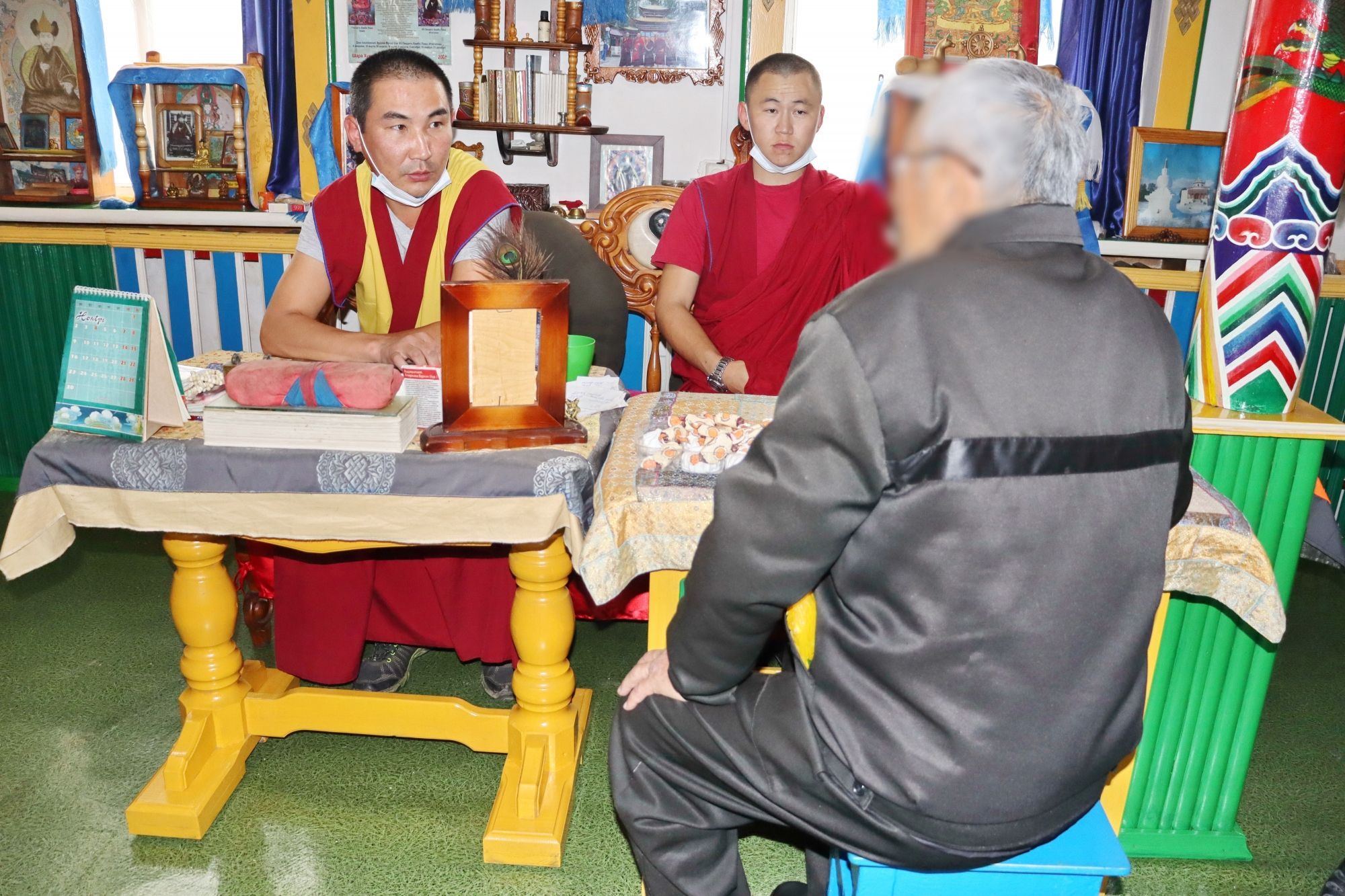 Фото В Улан-Удэ заключённых посетил буддийский лама