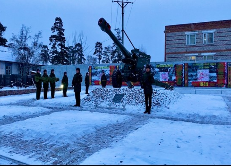 Фото В День ракетных войск и артиллерии в Бурятии открыли памятник артиллеристам