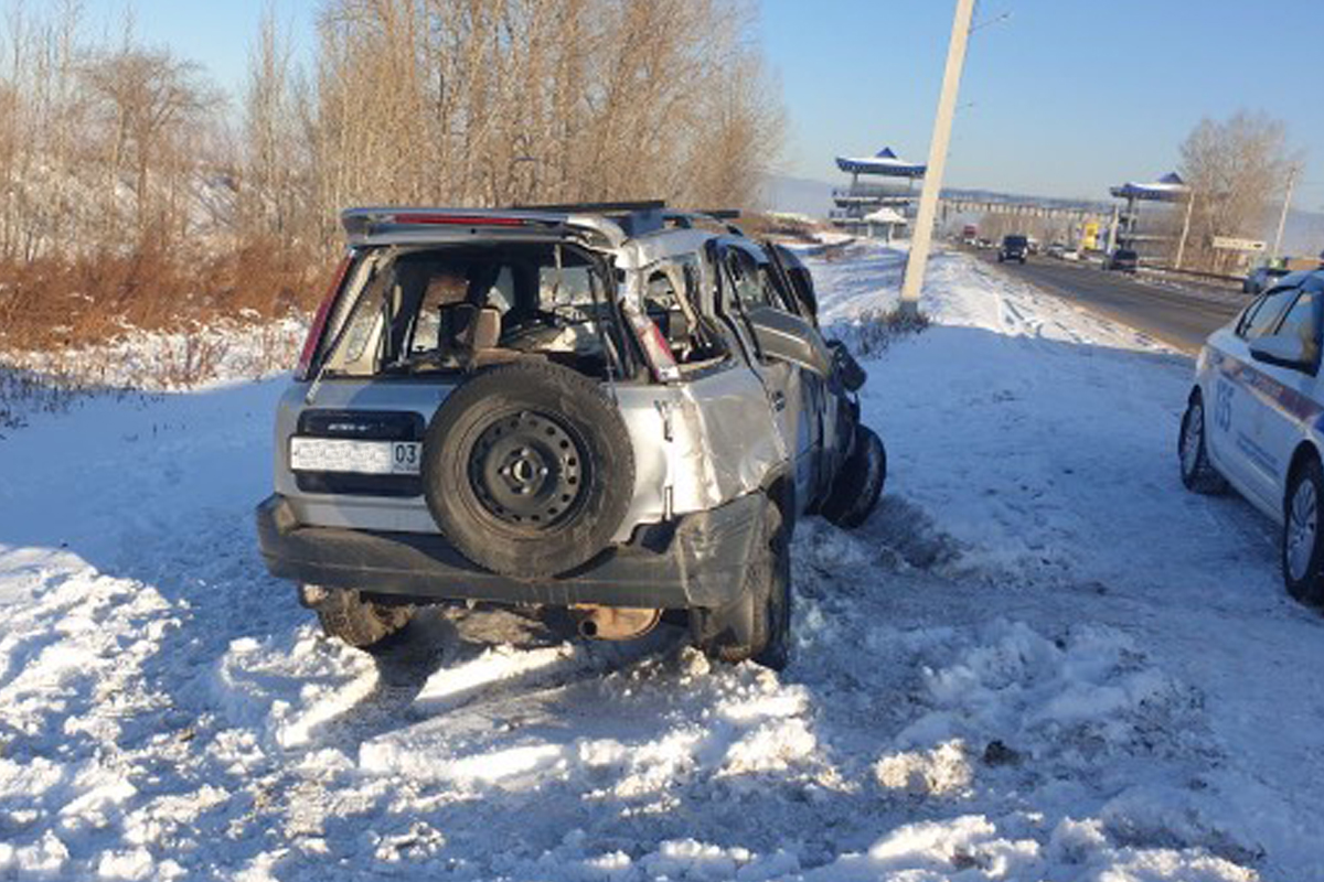 Фото В Улан-Удэ пьяные женщины выехали на встречку и столкнулись с грузовиком