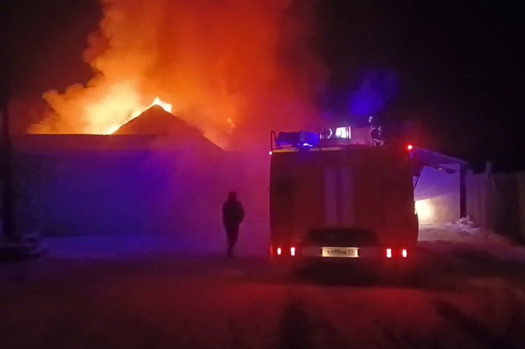 Фото В районе Бурятии произошло возгорание жилого дома