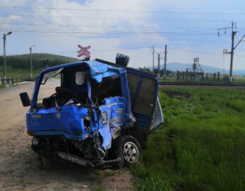 Фото В Забайкалье уроженцы Бурятии погибли при столкновении грузовика с поездом