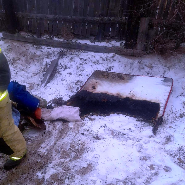 Фото В Бурятии из-за обогревателя загорелась детская кровать