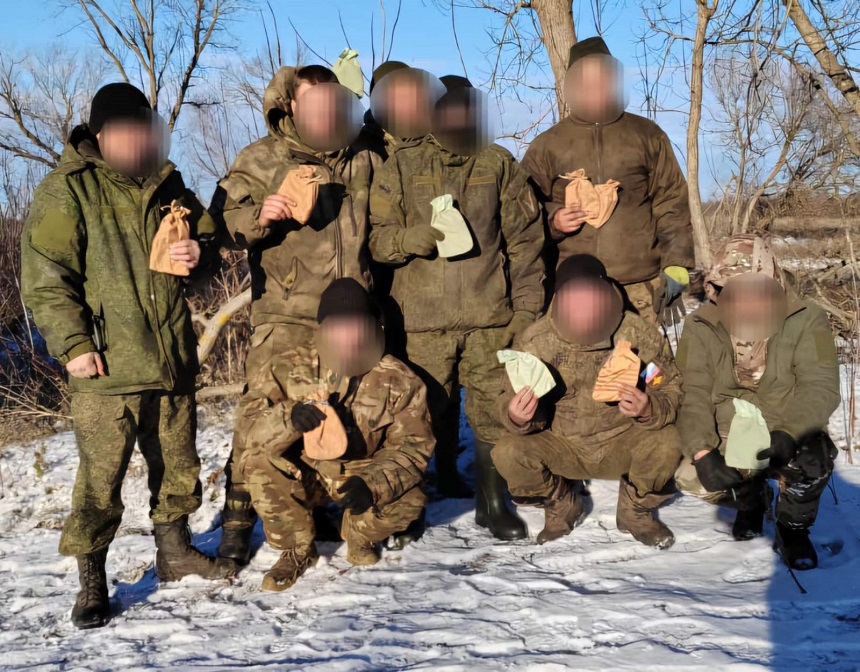 Фото На СВО бойцы получили обереги от детей из Бурятии