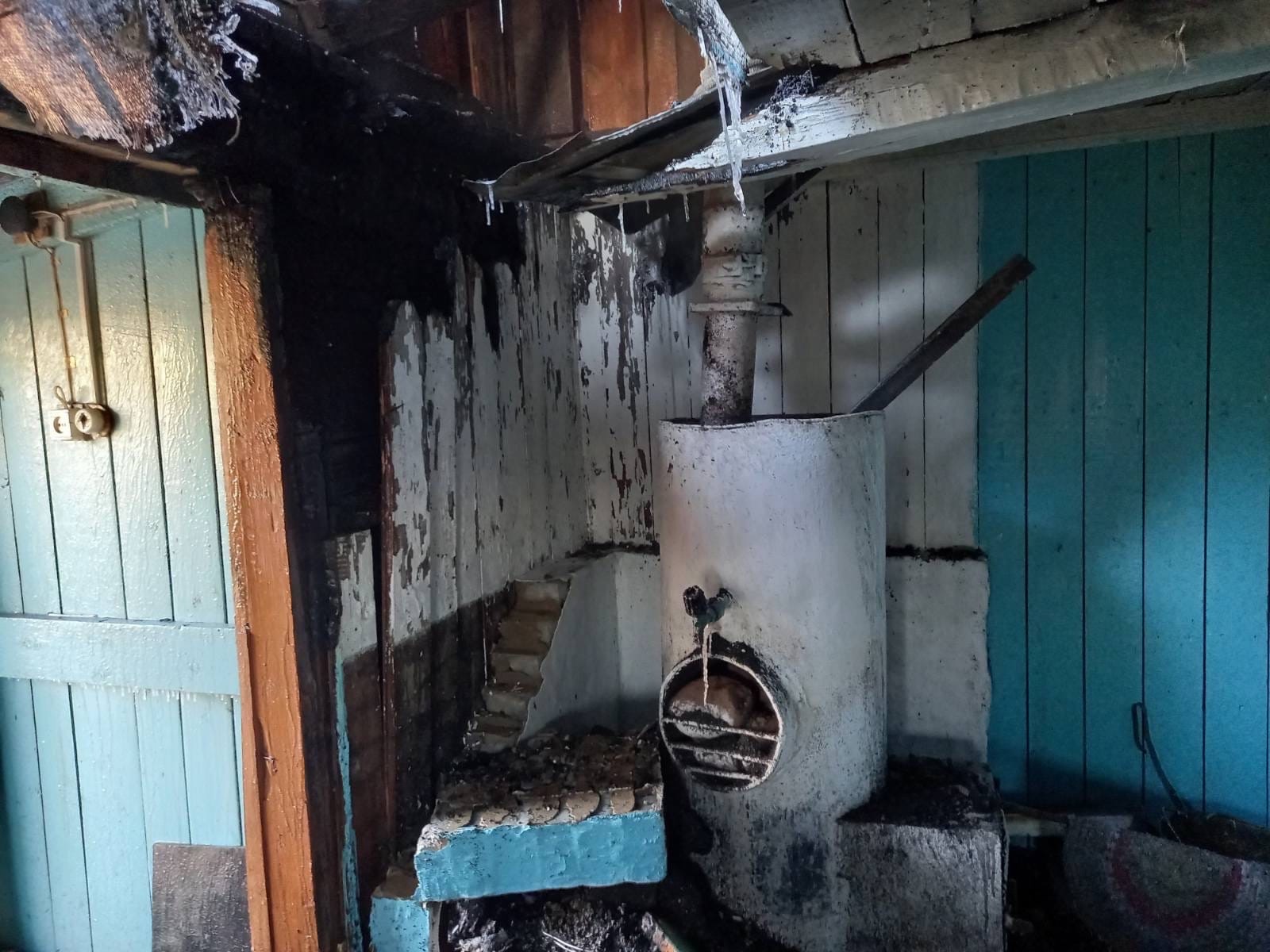 Фото Житель Бурятии едва не спалил дом из-за неправильной печи