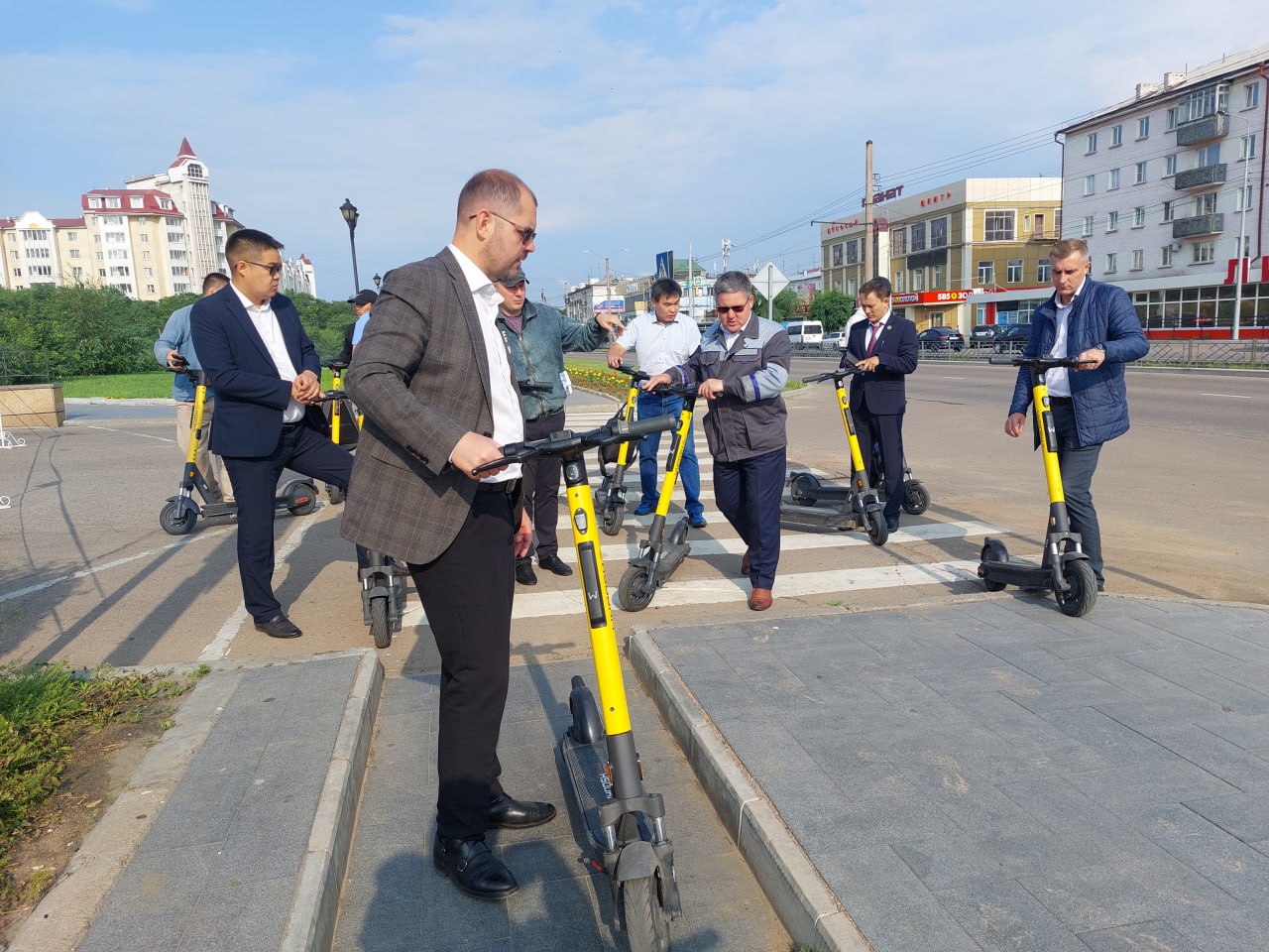 В Улан-Удэ оценили безопасность использования электросамокатов на улицах -  Общество - Новая Бурятия