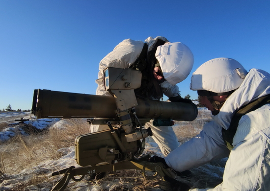 Фото В Бурятии мотострелки танкового соединения остановили наступление «противника» с помощью «Фагота»