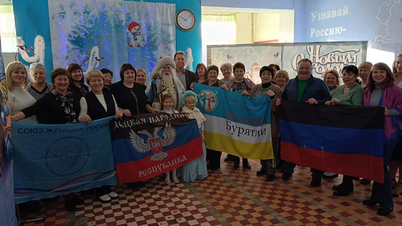 Фото Старобешевский район ДНР получил 1,5 тысячи подарков от Бурятии