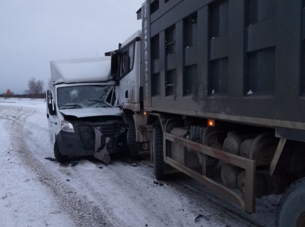 Фото В Бурятии на трассе столкнулись два грузовика
