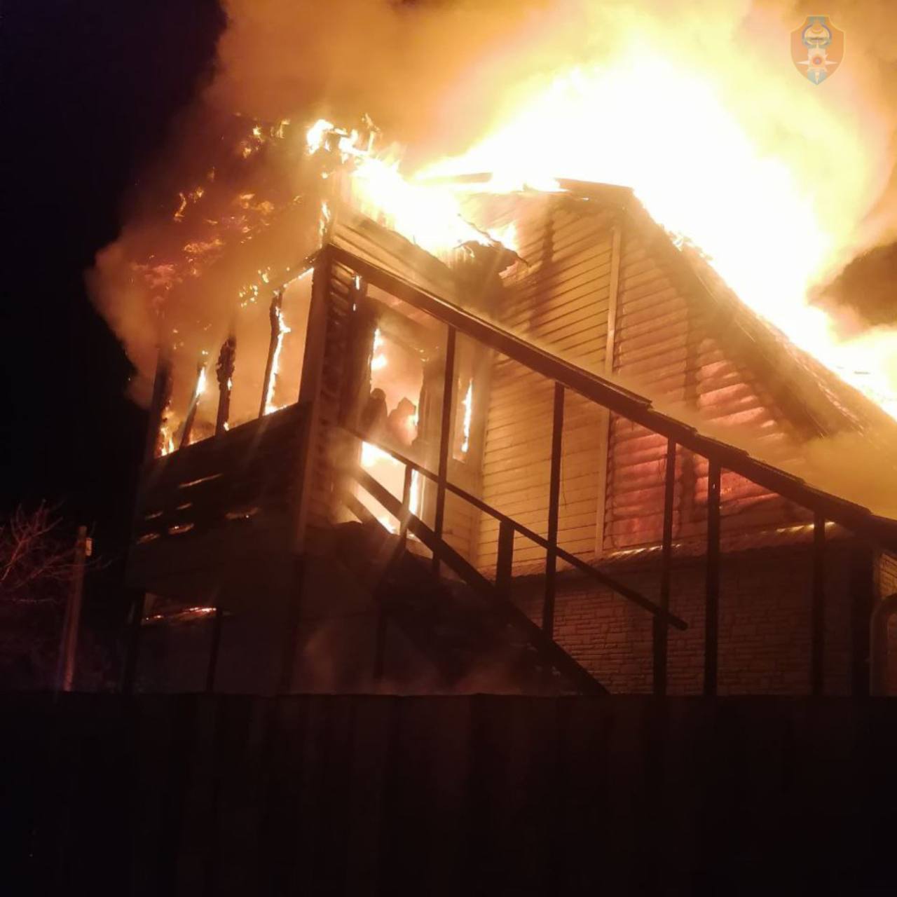 Фото Пожар оставил без крыши жильцов дома в Кабанском районе Бурятии