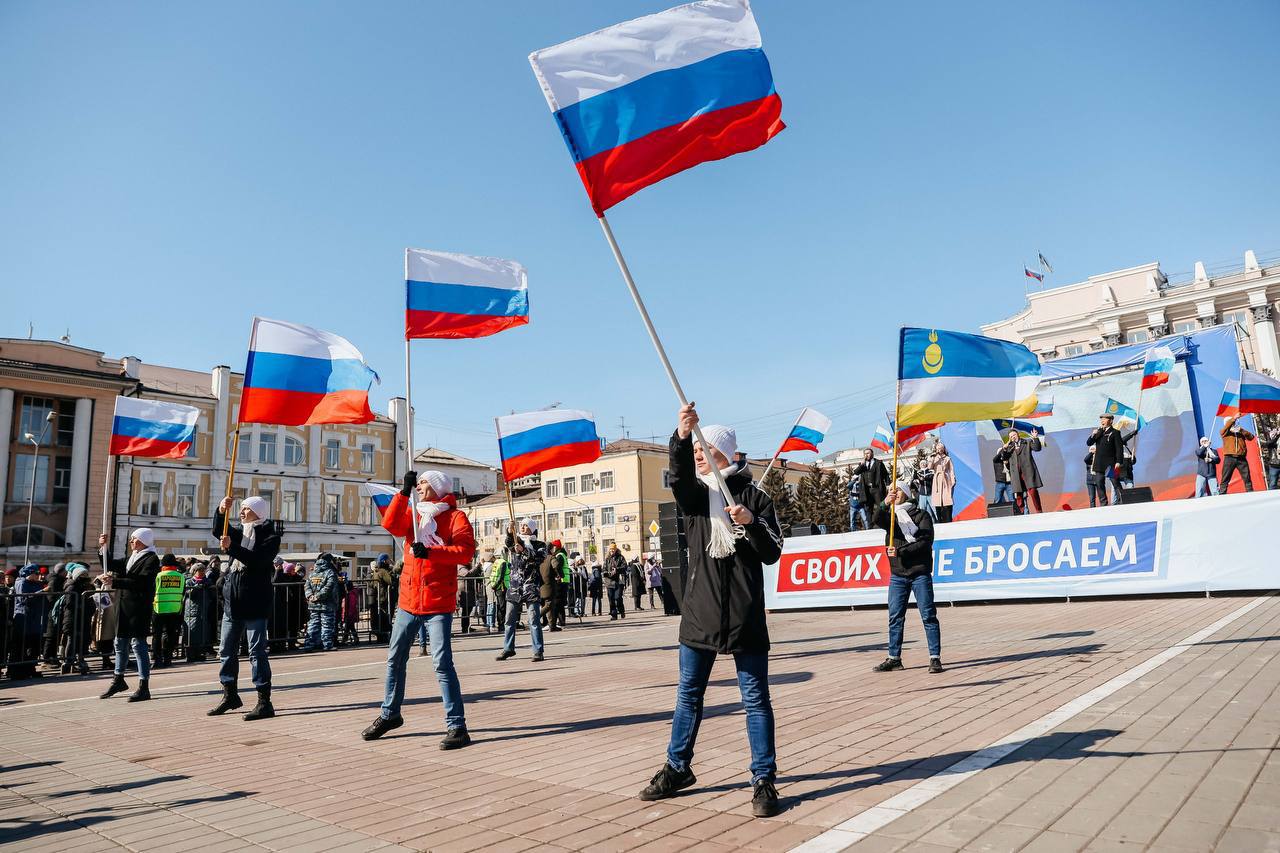 Фото Мэр Улан-Удэ Игорь Шутенков поздравил с праздником - Днем России