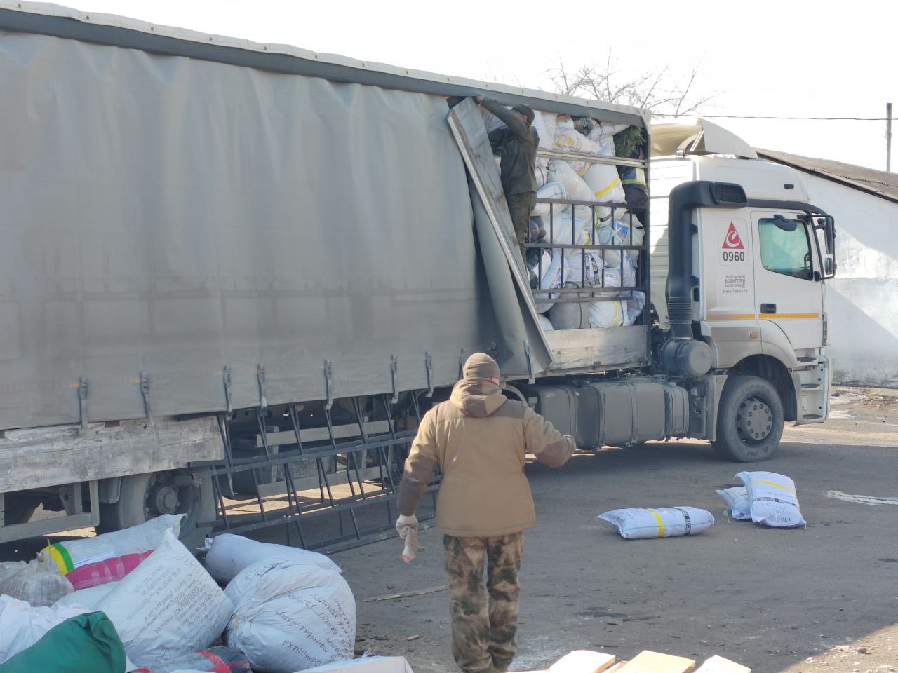 Фото Около 16 тысяч волонтеров работают сегодня в Бурятии в помощь СВО 