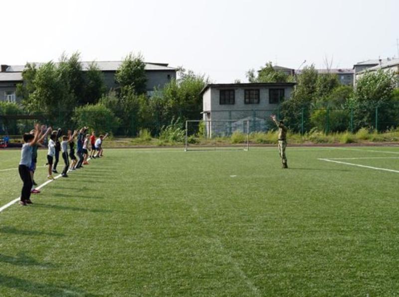 Фото  В Улан-Удэ мастера спорта из Росгвардии провели тренировку с воспитанниками ДФК «Спарта»