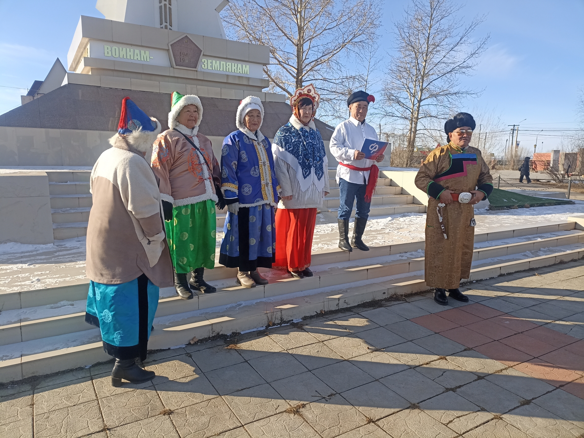 Фото Сотрудники Росгвардии сменили форменную одежду на национальный костюм 